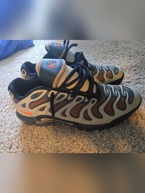 Nike Men’s Black/Olive Athletic Sneakers with Orange Accents Used Mens Size 9.5